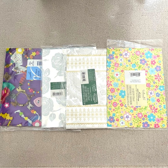 Four pack of gift wrapping paper - Picture 1 of 5